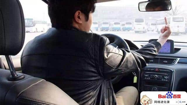 高速上开太慢会怎么样（高速公路上低速行驶的危害）