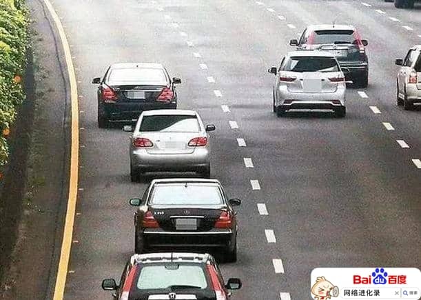 高速上开太慢会怎么样（高速公路上低速行驶的危害）