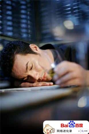 喝酒吃头孢有什么反应（头孢喝酒如何自救缓解）