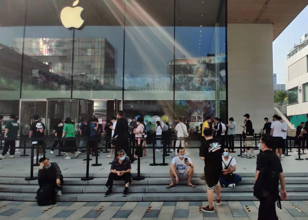苹果手机黄牛行情价格：黄牛收iPhone都给了谁