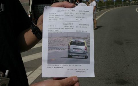 红灯刚亮一秒闯过去会被拍吗？看看这个吧