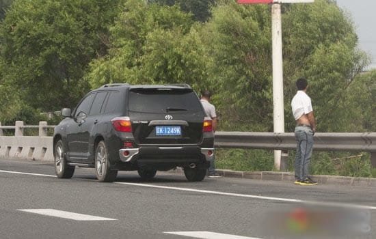 应急车道停车尿一下要紧吗？小心罚款扣分