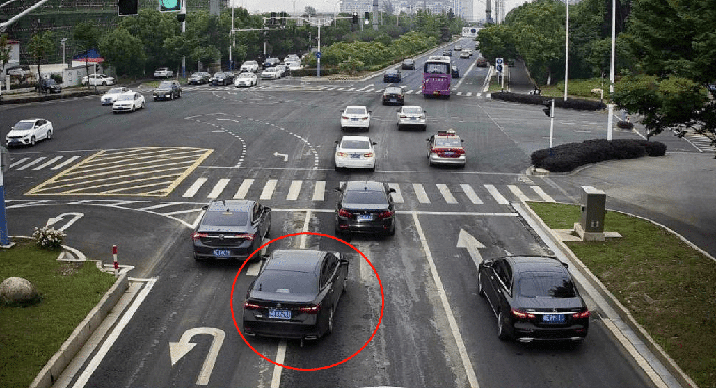 红绿灯实线变道一般不拍？注意！